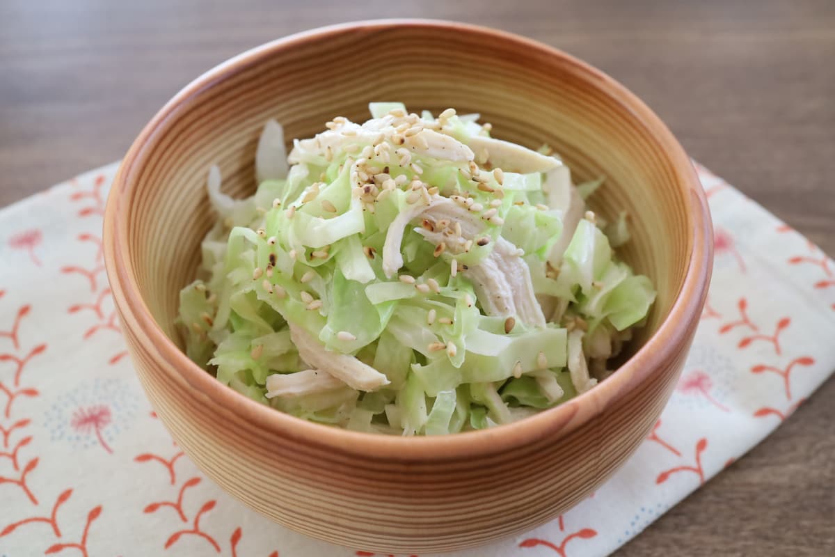 茹で鶏とキャベツのごまマヨサラダ