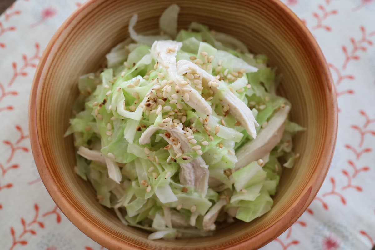 茹で鶏とキャベツのごまマヨサラダ