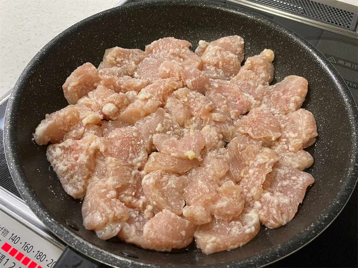 しにゃさんの「鶏むね肉と玉ねぎの焼き肉だれ炒め」レシピ 工程5