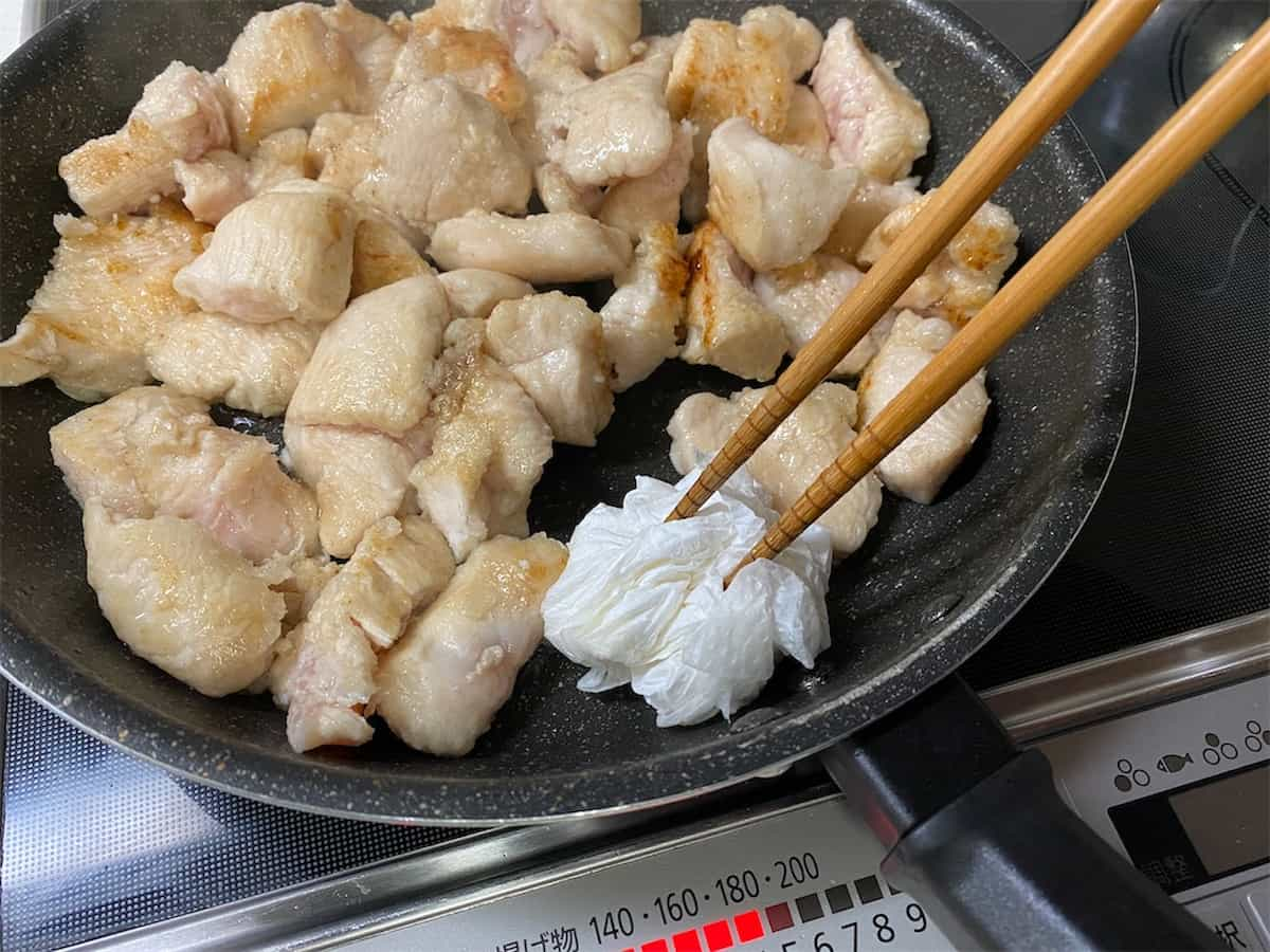 しにゃさんの「鶏むね肉と玉ねぎの焼き肉だれ炒め」レシピ 工程7