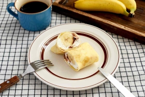 混ぜて焼くだけ♪もちもち「チョコバナナクレープ」