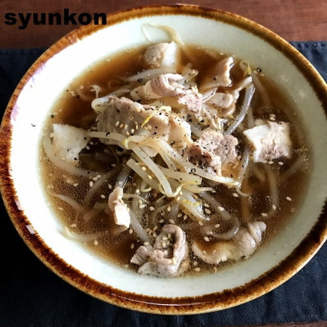 山本ゆりさんの「豚もやしのもつ鍋風」レシピ