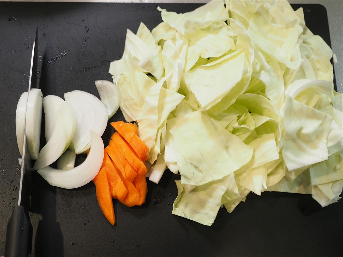 鶏ちゃん、野菜たっぷり、甘辛い味噌しょう油味でご飯がモリモリいけます！