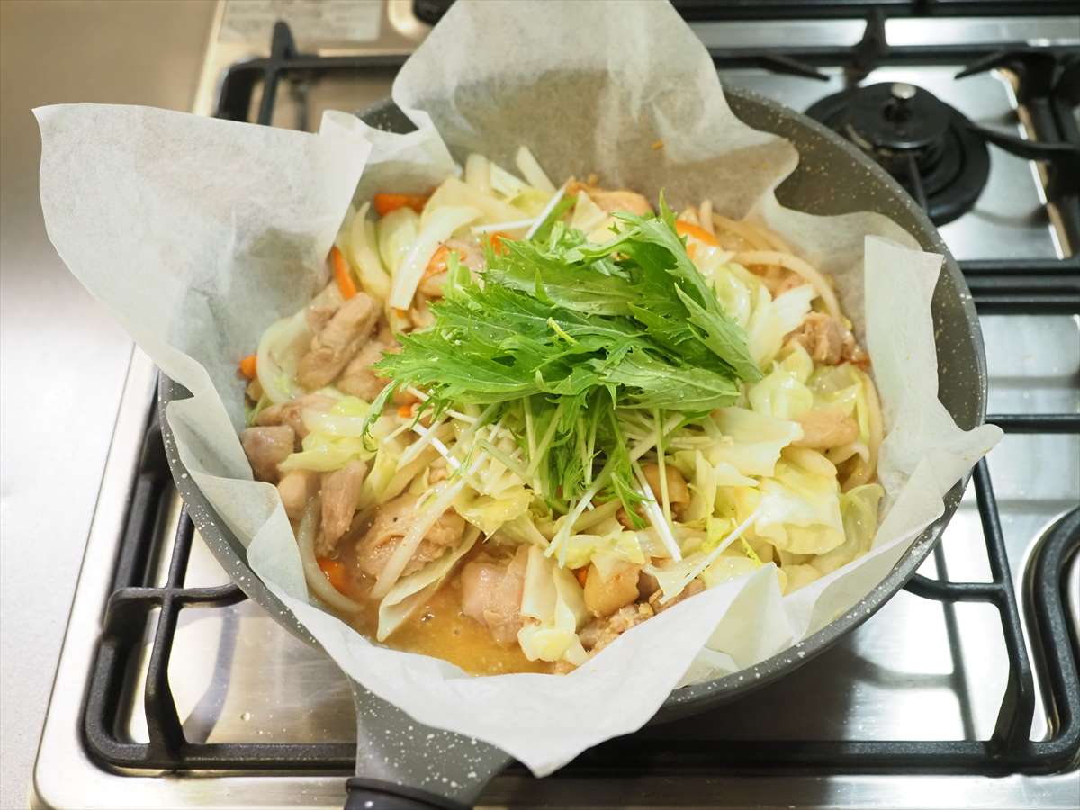 鶏ちゃん焼き、野菜たっぷり、甘辛い味噌しょう油味でご飯がモリモリいけます！