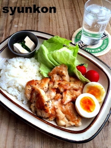 鶏むね肉がしっとり♪「やみつきやわらか塩だれチキン」の簡単レシピ