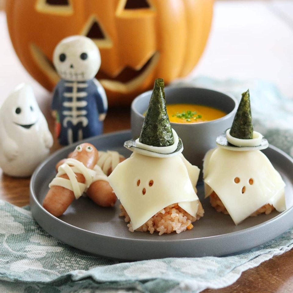 今年のハロウィンごはんはコレ！「おばけチーズのチキンライスプレート」