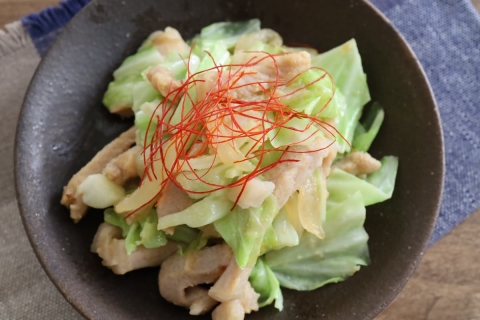 シャキシャキのキャベツがおいしい！「豚肉と野菜の甘みそ炒め」レシピ