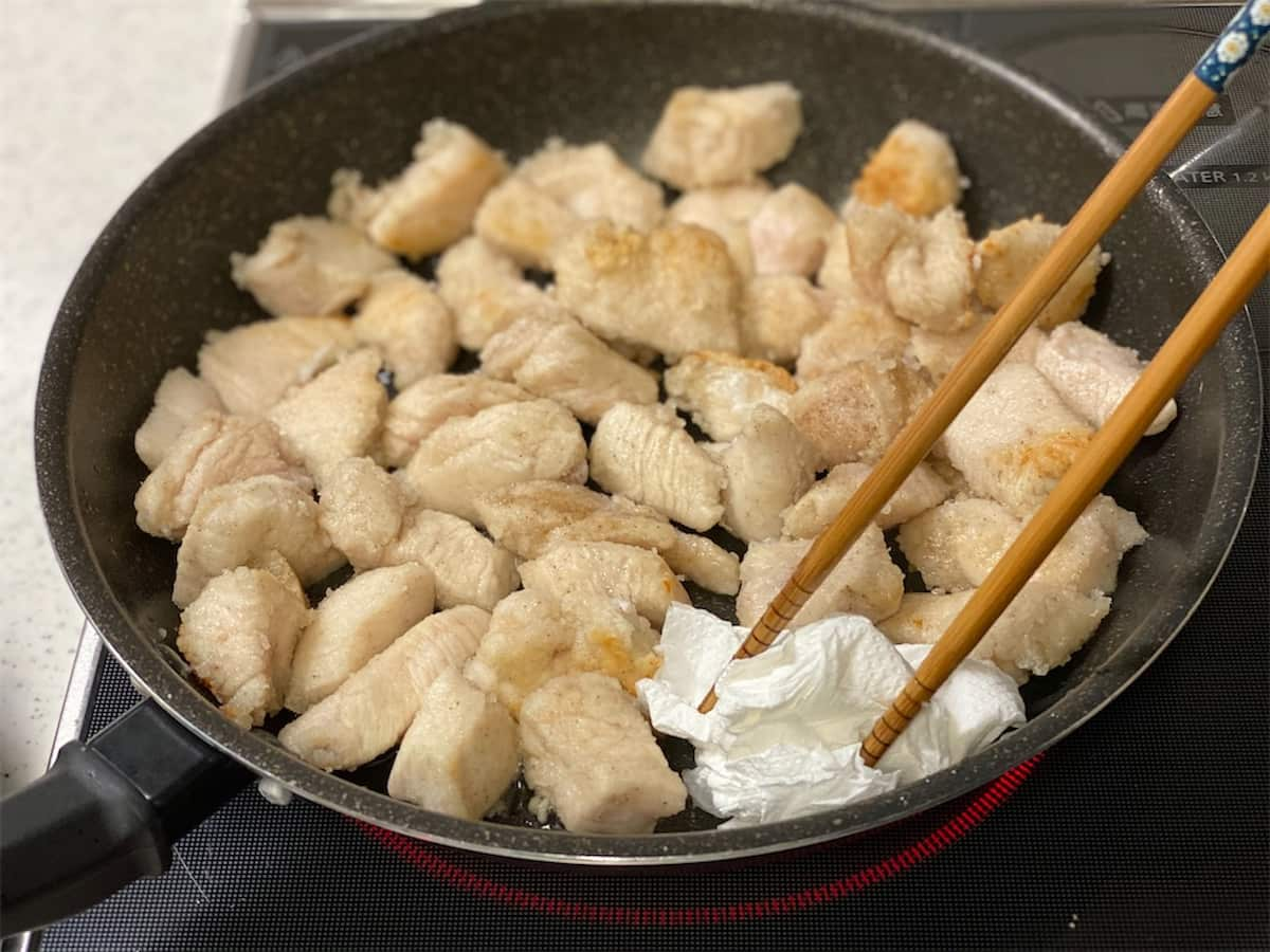 しにゃさんの「鶏むね肉と玉ねぎの甘辛味噌炒め」レシピ 工程8