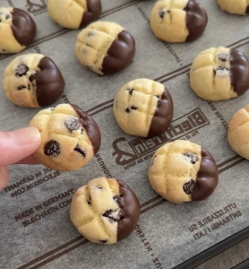 ころんと丸いフォルムがかわいい♪「チョコチップメロンパンクッキー」