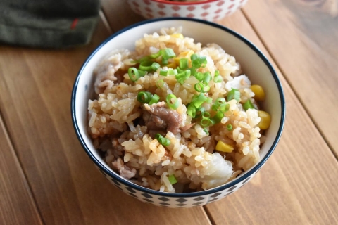 おいしさ凝縮！「豚こまのバター醤油炊き込みご飯」簡単レシピ