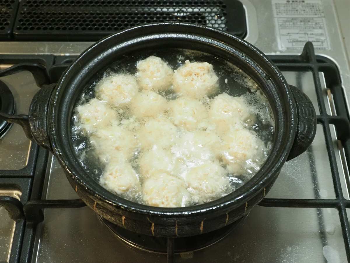 たっぷり鶏団子と白菜のカレー鍋