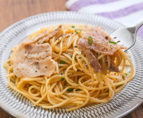 明日のランチ、これにしない？旨味たっぷりな「豚バラ肉のパスタ」