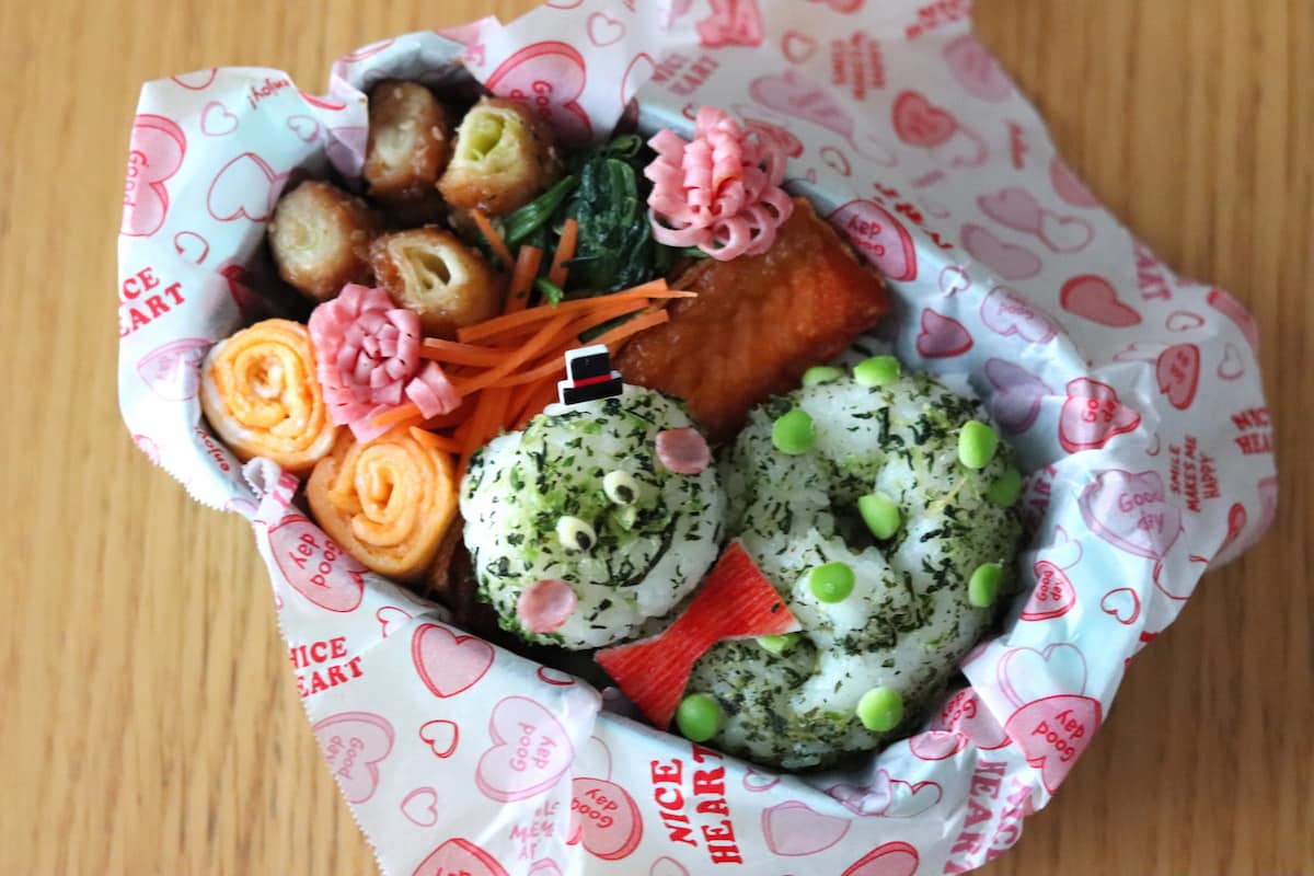 へびのおにぎり弁当