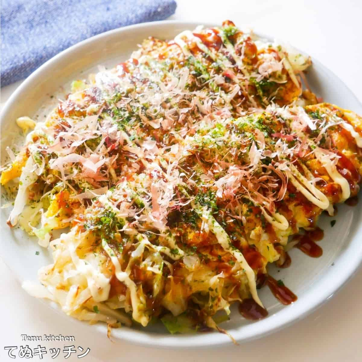 混ぜて焼くだけ！簡単に作れる「キャベツ×チーズ」のお手軽おかず