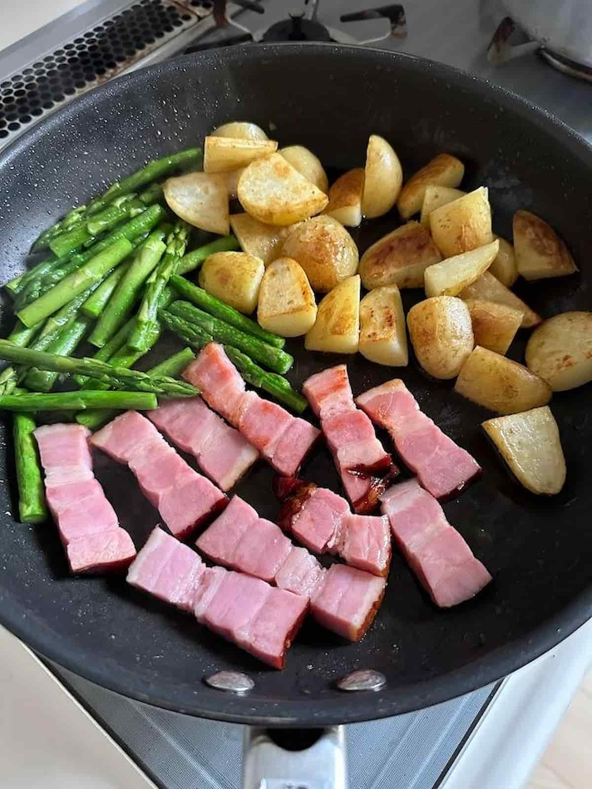 かな姐さんの1品で大満足♪「ゆで卵とベーコンポテトのパワーサラダ」レシピ 工程1