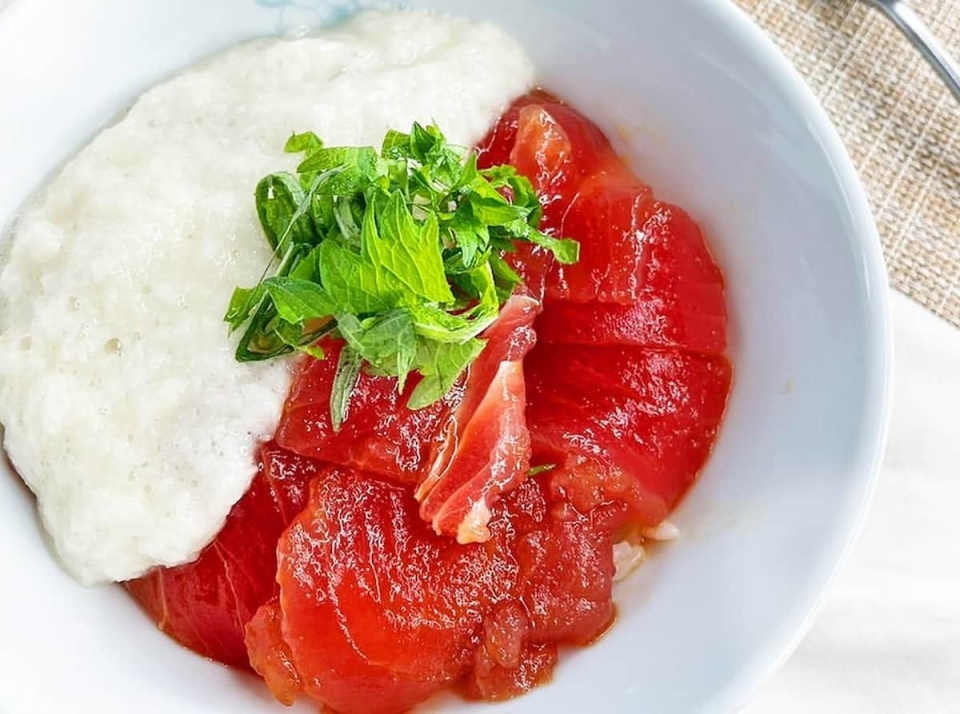 忙しい日にサッと食べられる！ネバとろ食感がたまらない♪「とろろ丼」レシピ