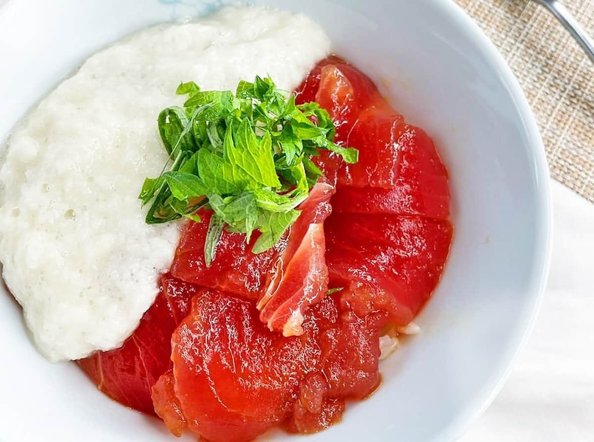 忙しい日にサッと食べられる！ネバとろ食感がたまらない♪「とろろ丼」レシピ