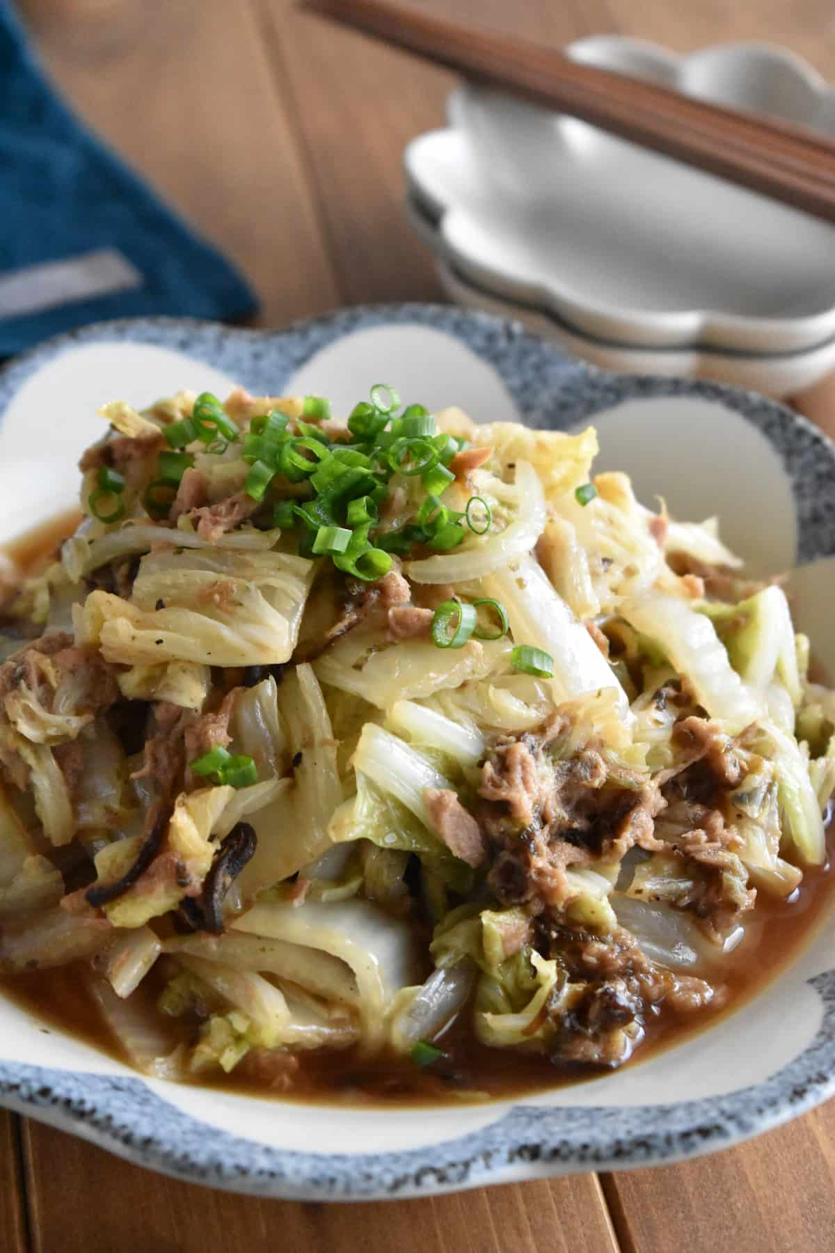 仕上げ(白菜とツナの塩バコンター醤油炒め)