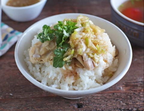 鶏だしで旨味たっぷり♪おかわり必至の「鶏むね肉の炊き込みご飯」