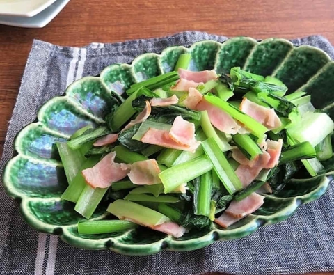 忙しい日に！「小松菜とベーコン」のさっぱり炒め