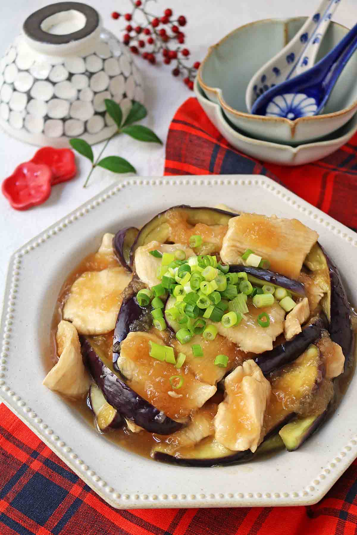 鶏むね肉がつるん♪とやわらか！「鶏しゃぶとなすのみぞれ和え」レシピ