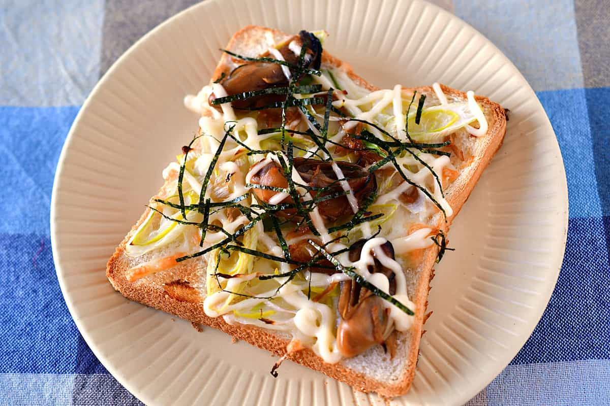 牡蠣の佃煮を使った照り焼きピザ風