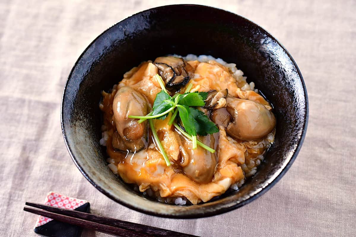 牡蠣の佃煮を使った牡蠣たま丼