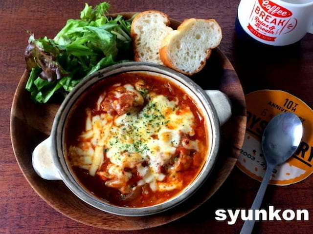 山本ゆりさんの「絶品チキンのトマト煮&チーズ焼き」レシピ