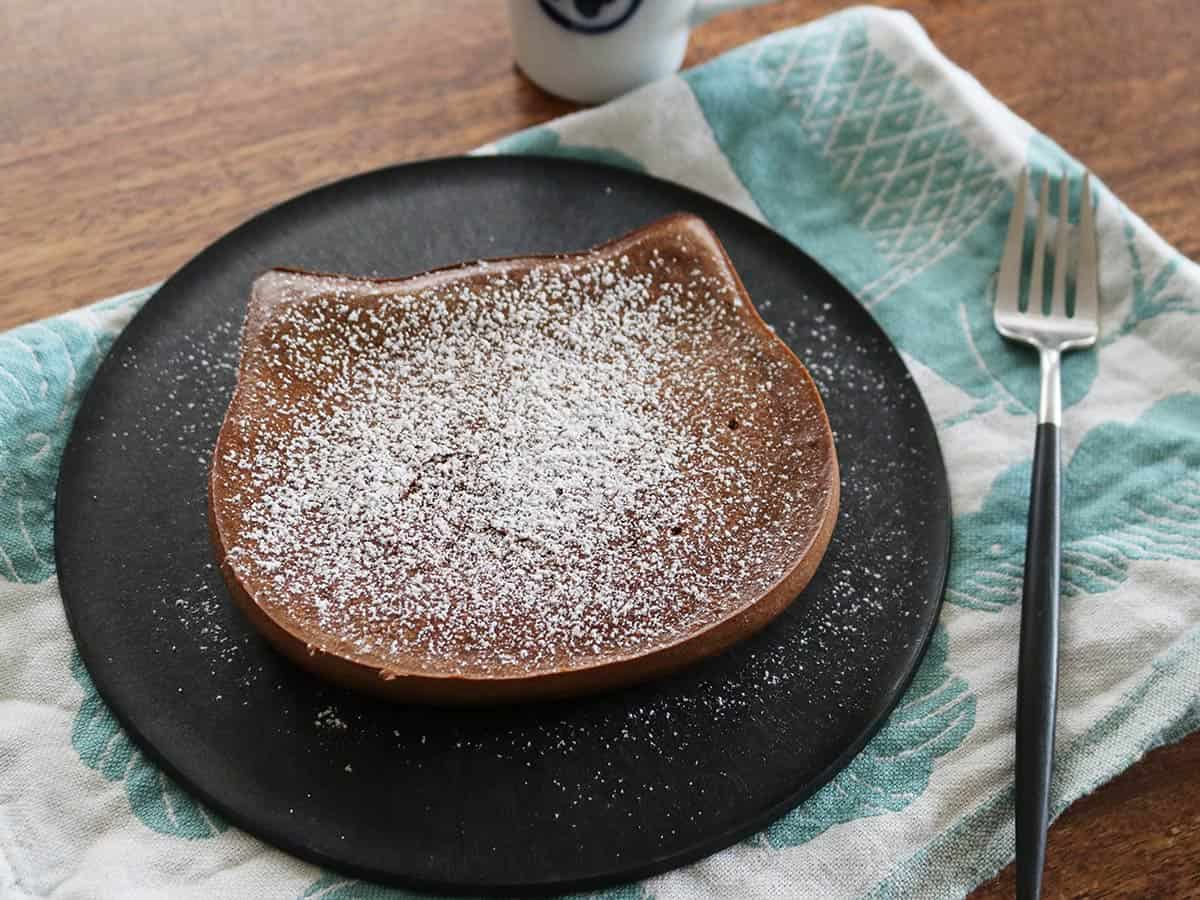 猫型ケーキ型で作る「しっとりチョコチーズケーキ」＆「ハチワレホットケーキ」