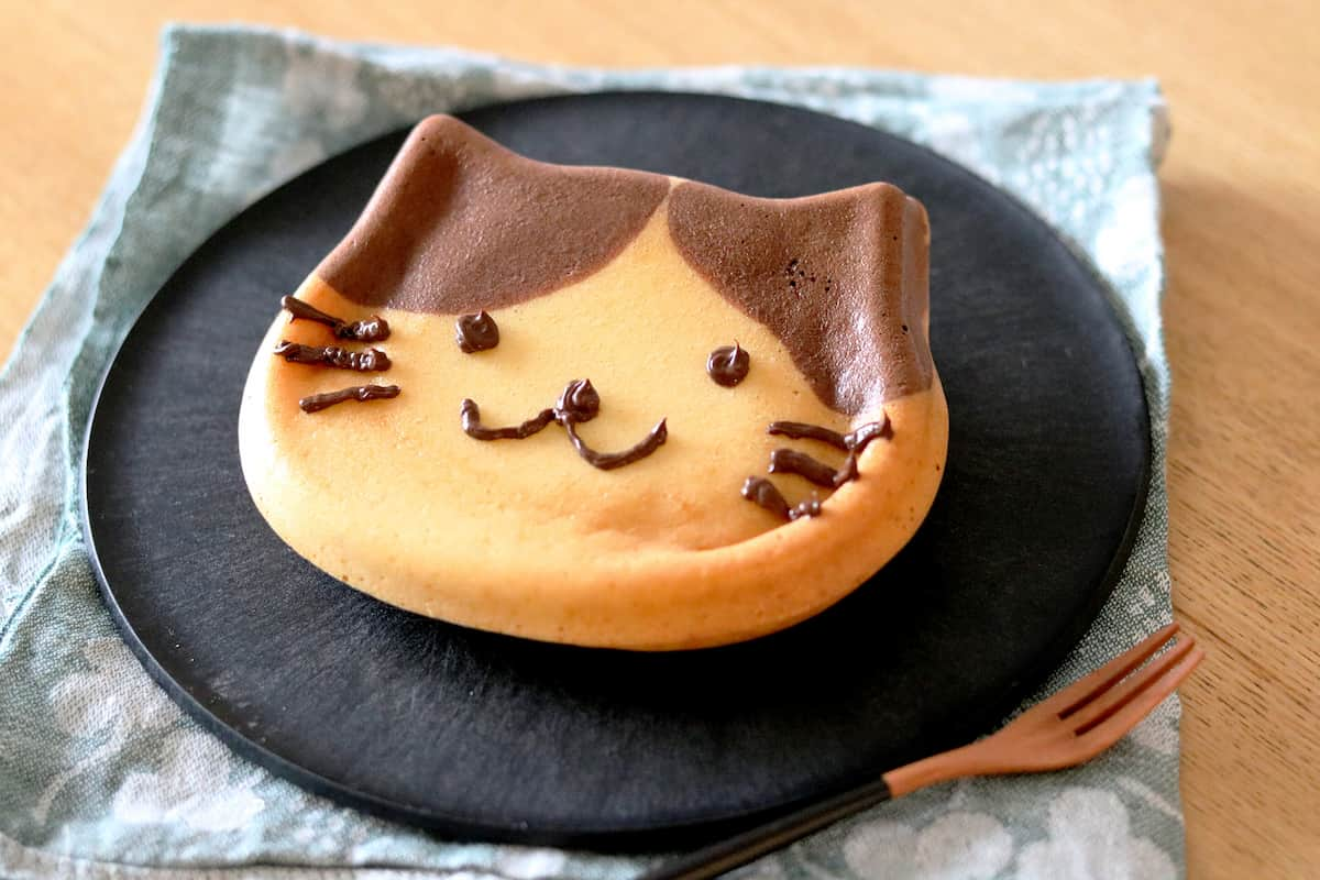 猫型ケーキ型で作る「しっとりチョコチーズケーキ」＆「ハチワレホットケーキ」