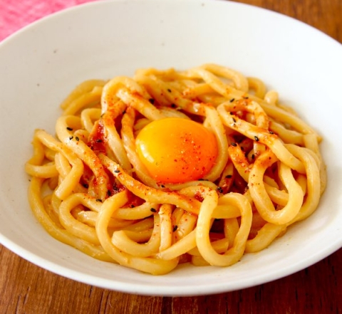 余った“焼肉のたれ”で簡単！レンチンで作れる「冷凍うどん」アレンジ