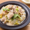 「めんつゆと牛乳」で味付け簡単♪「鶏肉と白菜のクリーム煮」レシピ