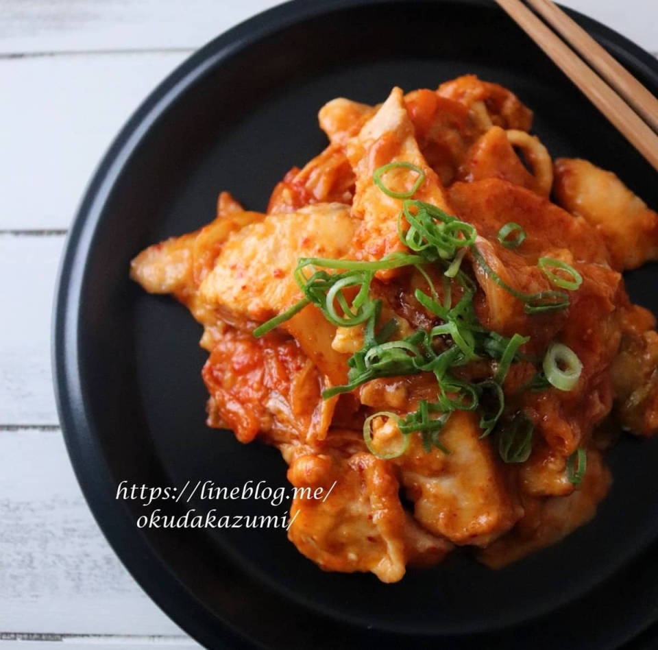 電子レンジで完成！おつまみにもオススメな「鶏肉」のピリ辛おかず