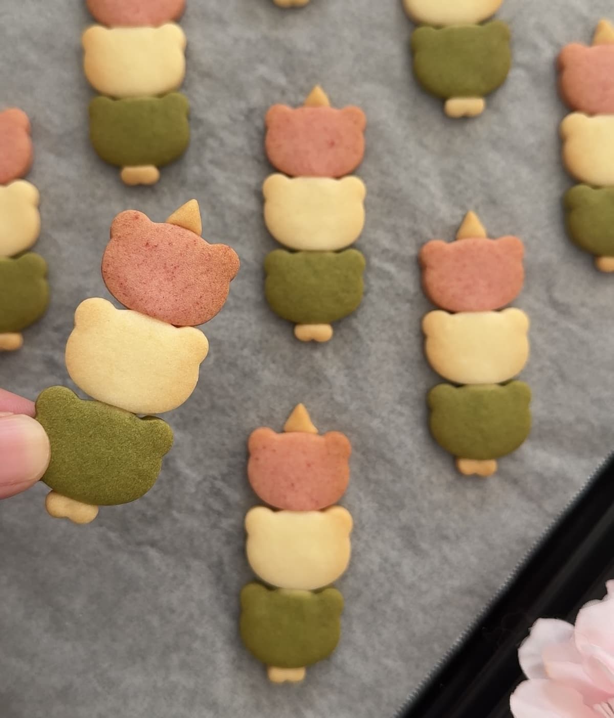 上手に作るコツあり♪ひな祭りにおすすめ「くまの3色だんごクッキー」の作り方