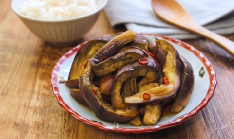 暑い日に食べたい！ご飯もお酒もすすむ「ピリ辛なす」