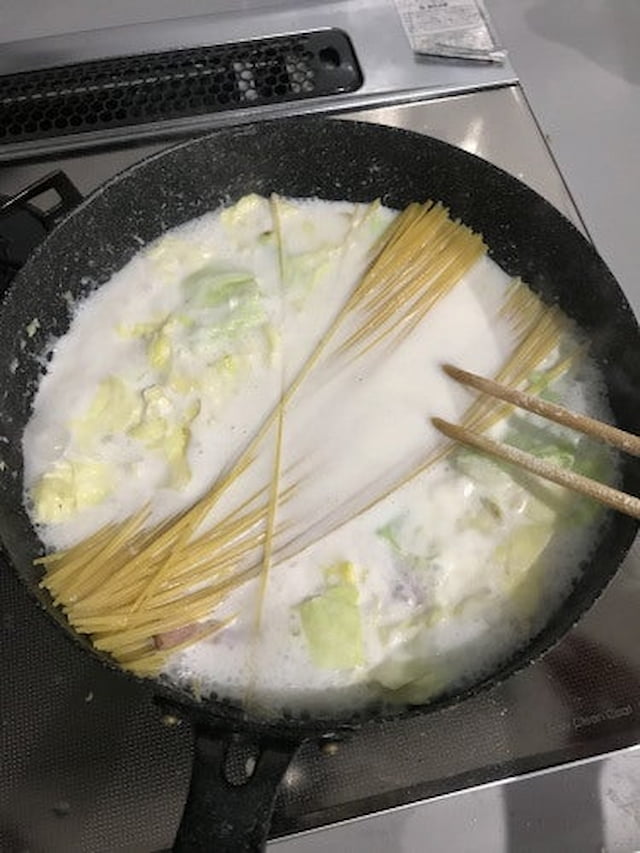 山本ゆりさんの「春キャベツの味噌チーズクリームスパゲティ」レシピ