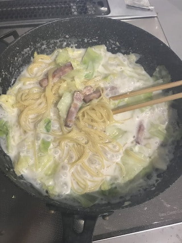 山本ゆりさんの「春キャベツの味噌チーズクリームスパゲティ」レシピ