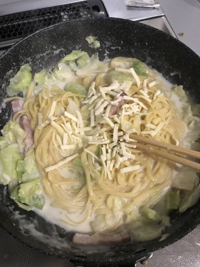 山本ゆりさんの「春キャベツの味噌チーズクリームスパゲティ」レシピ