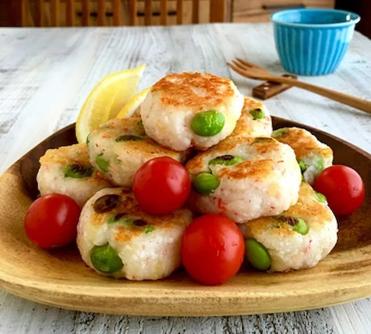 コロコロかわいい♪「枝豆とカニカマのはんぺんチーズだんご」レシピ