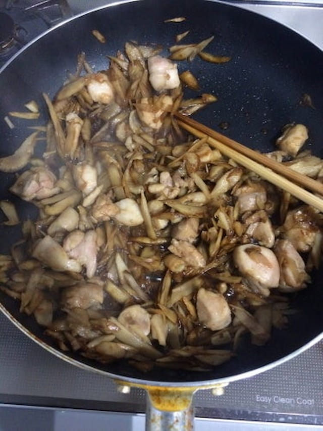 山本ゆりさんの「鶏ごぼうご飯」レシピ