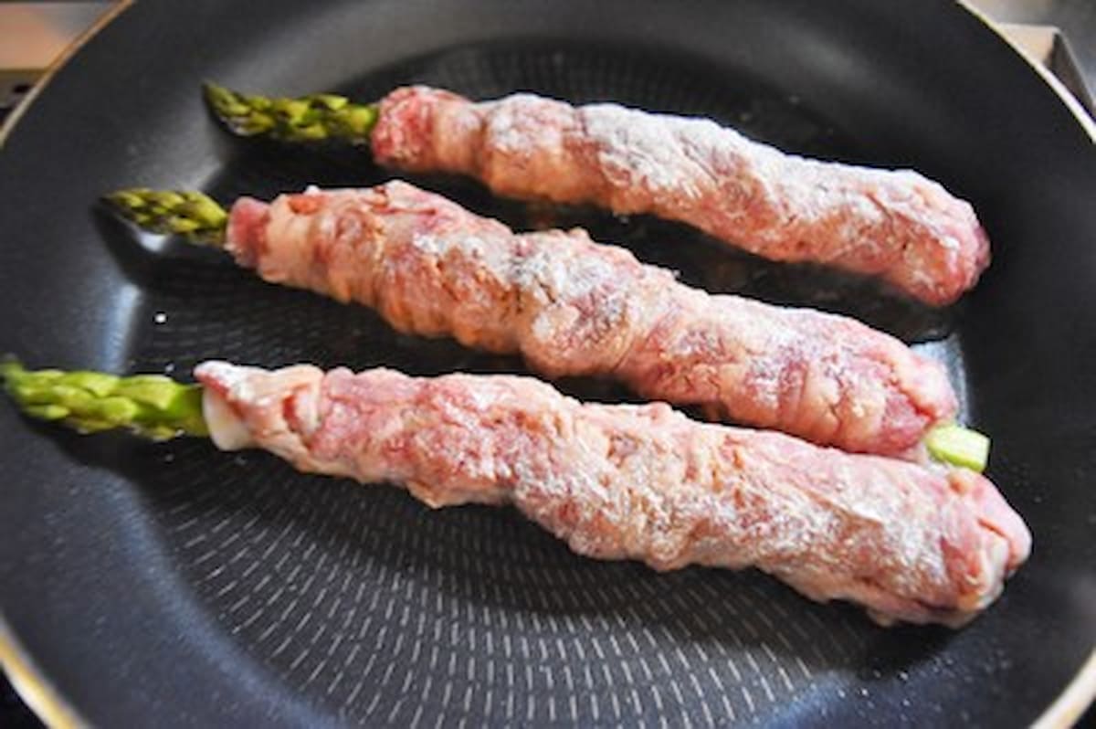 松本ゆうみ（ゆーママさん）の「アスパラのソース肉巻き」 工程4