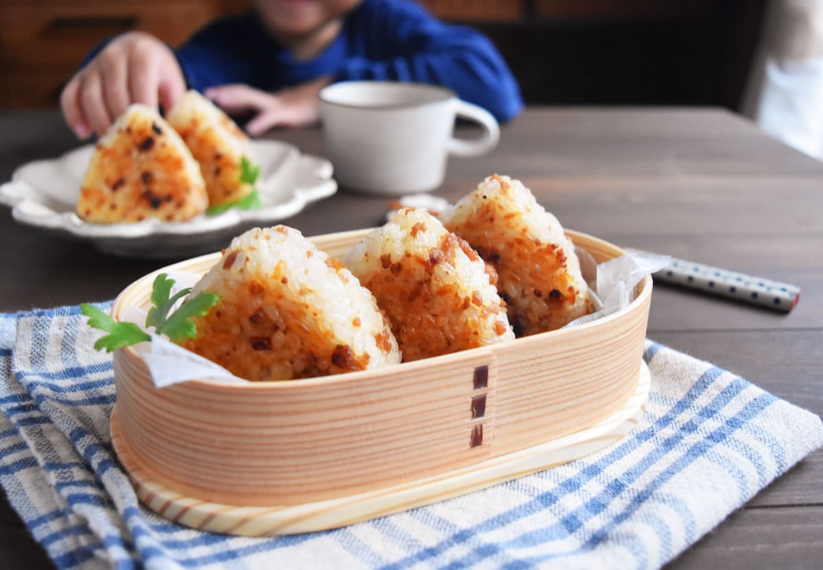 忙しい日の味方！冷凍できる「肉みそ焼きおにぎり」レシピ