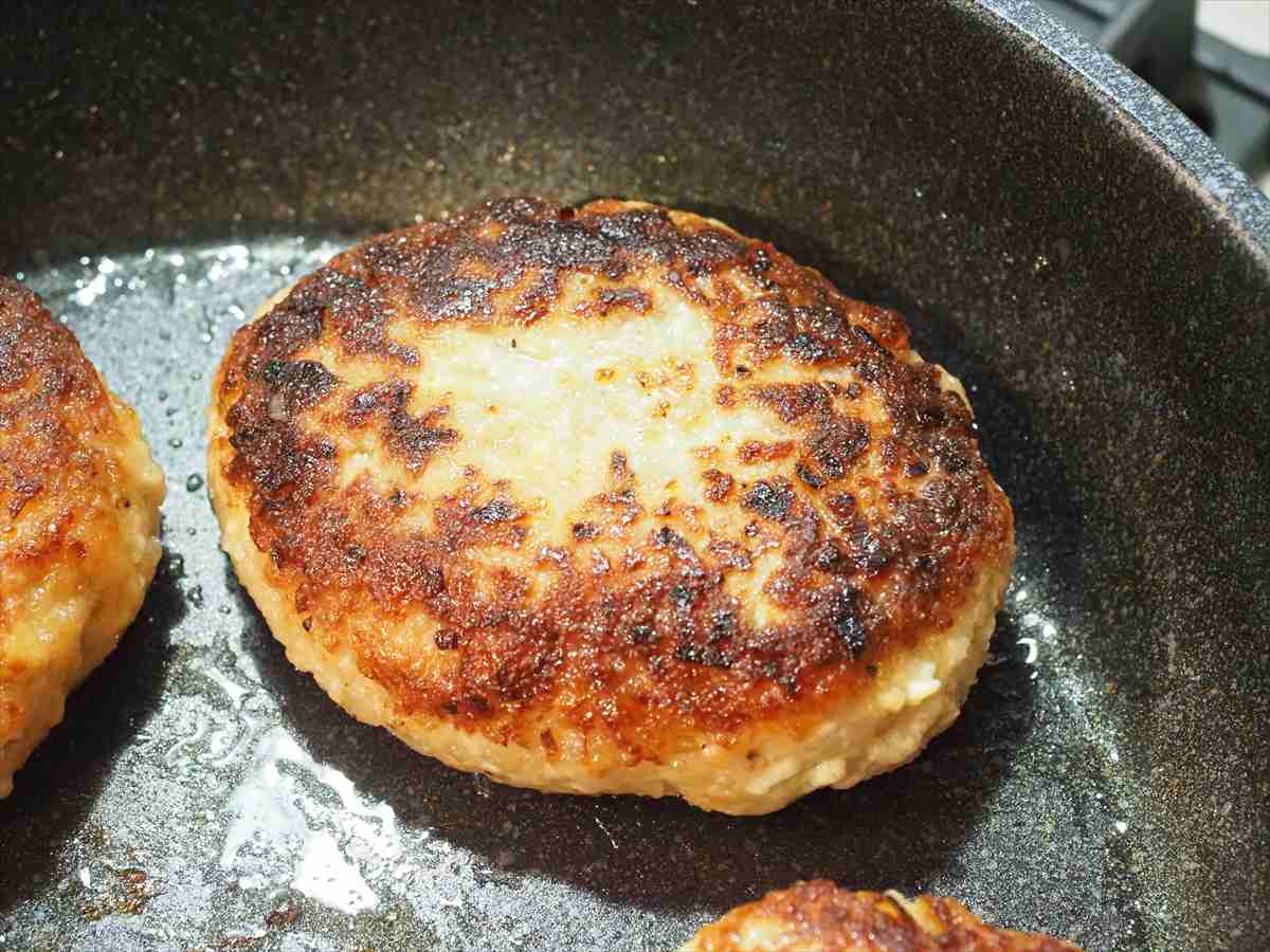 鶏ひき肉と豆腐のハンバーグ