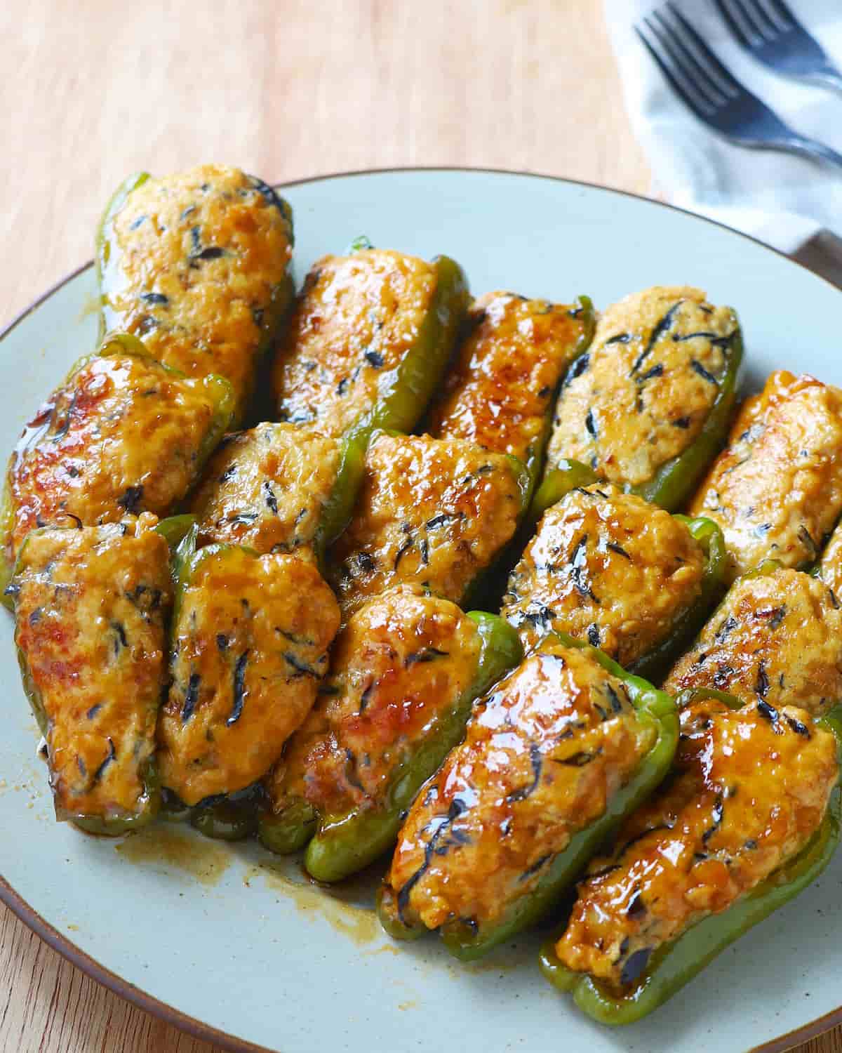 肉詰めピーマンの甘酢照り焼き