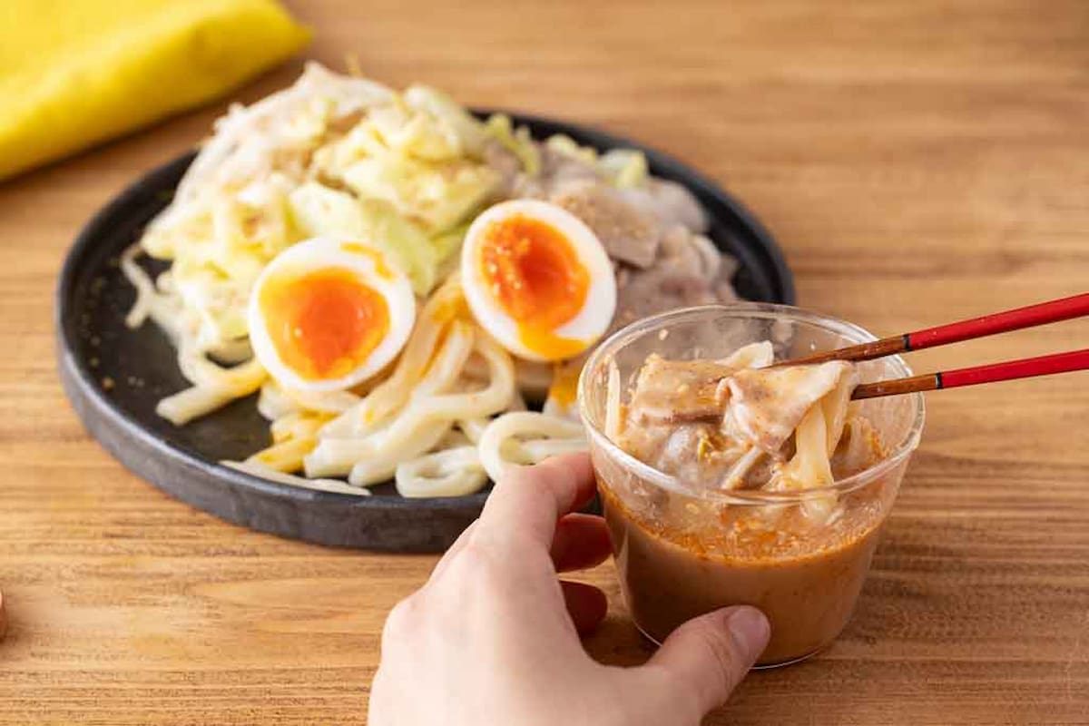 ピリ辛ごまつけうどん