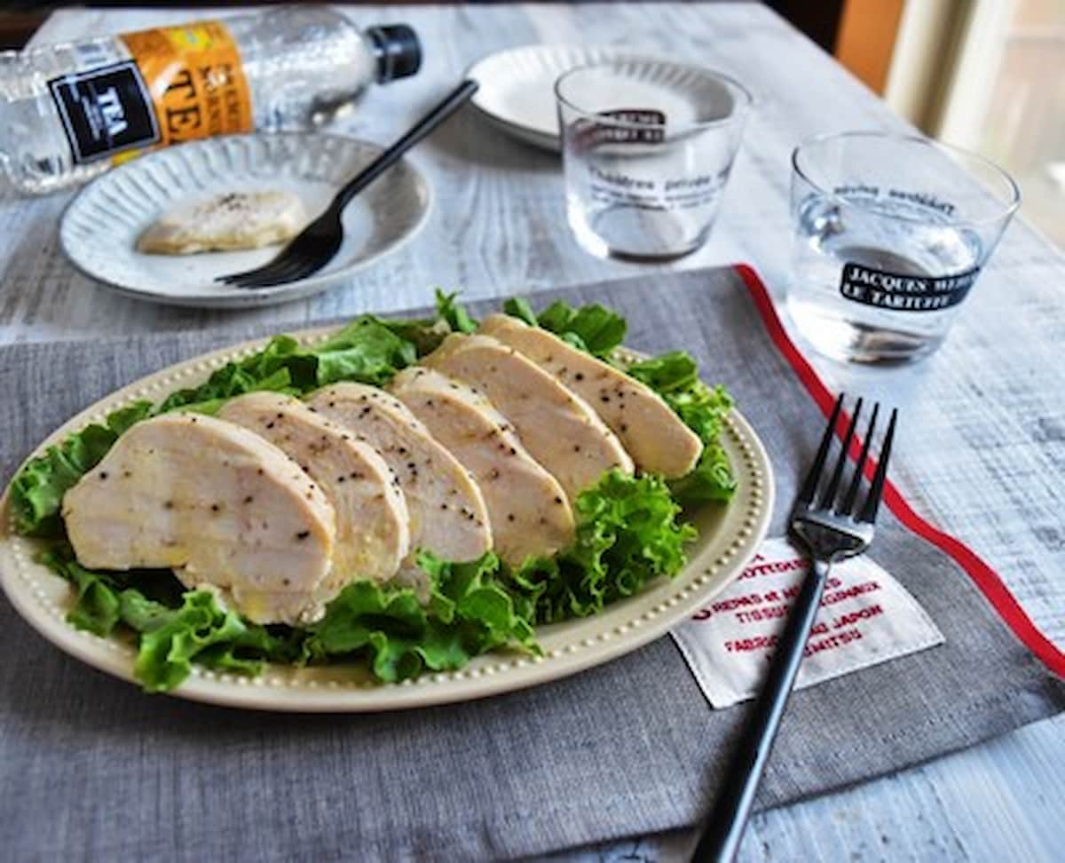 レンチンだけで完成！しっとりおいしい「サラダチキン」の簡単レシピ