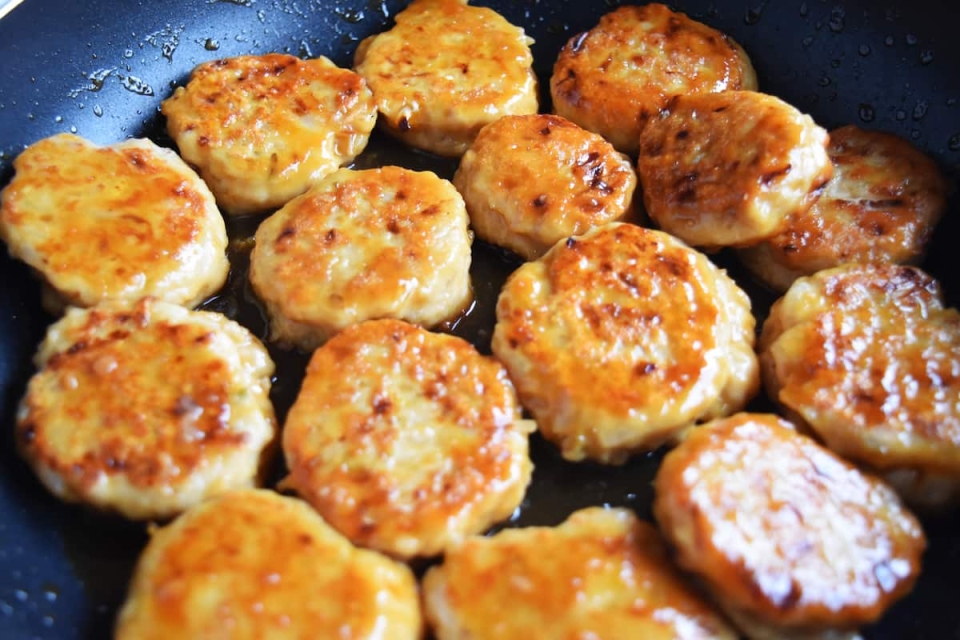 冷凍もOK!もやしでかさ増し&シャキシャキ食感の「みそもやしつくね」