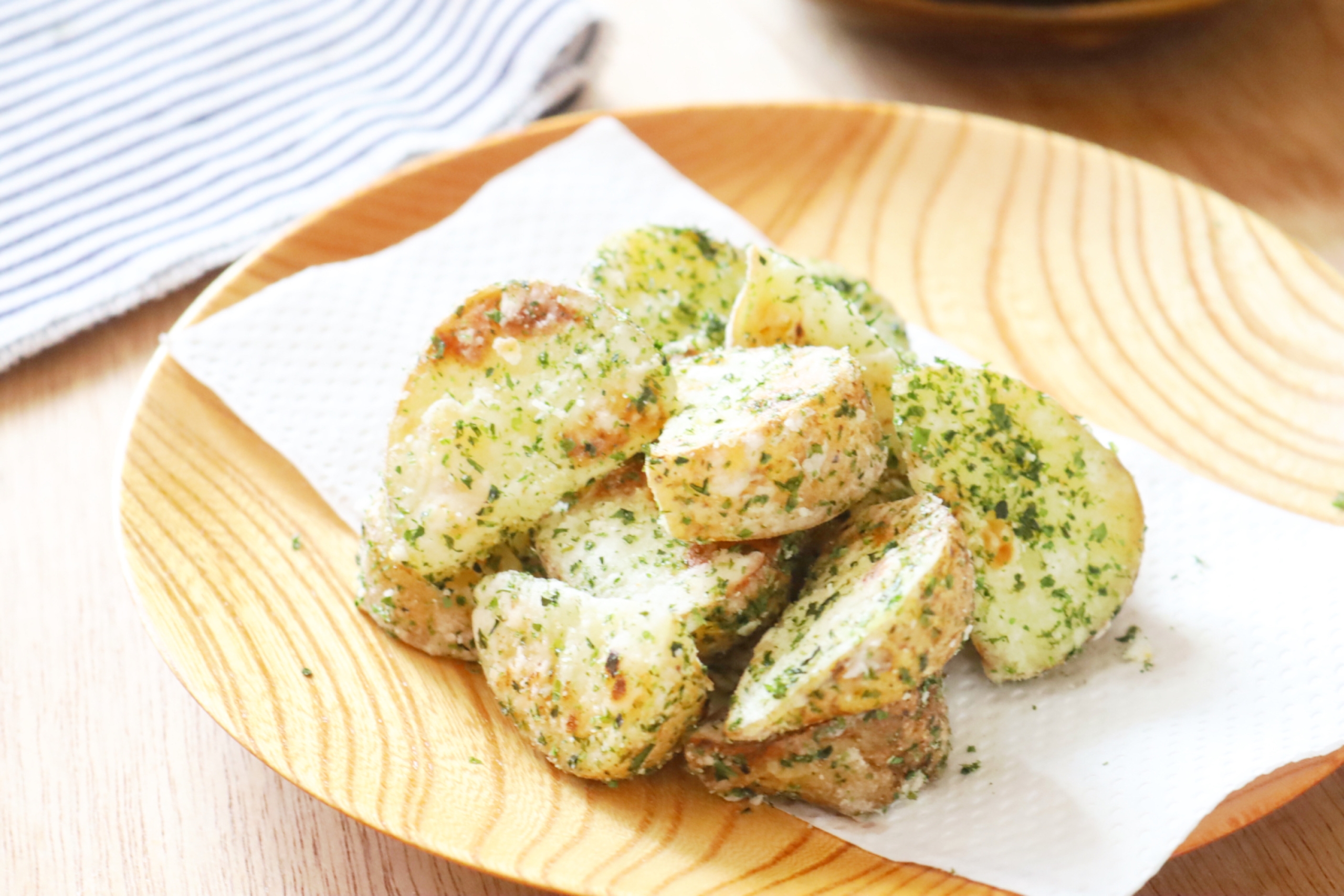 揚げずに簡単！カリカリ食感が最高においしい「新じゃがののり塩焼き」の作り方