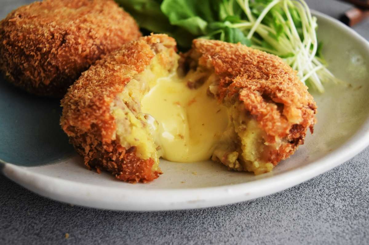 チーズinソースカレーコロッケ