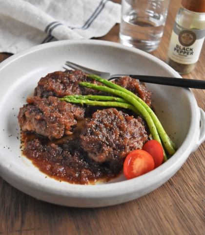牛こま肉で♪「ミニステーキのオニオンソース」レシピ